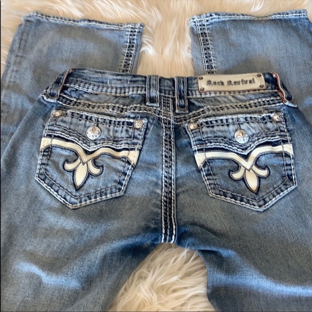 LOOKING FOR THESE PANTS!!!